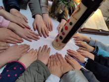 die neue Osterkerze hat die Timm-Kröger-Schule für uns gestaltet